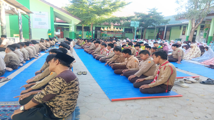 SATU SHAF JUTAAN BERKAH! MIN 2 Bandar Lampung Gapai Keberkahan Sholat Dhuha, Kepala Madrasah Tanamkan Nilai Kejujuran di Pagi Hari!