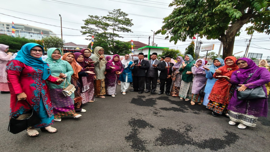 Kepala Madrasah dan Sejumlah Guru MIN 2 Bandar Lampung Dianugerahi Satyalancana Karya Satya