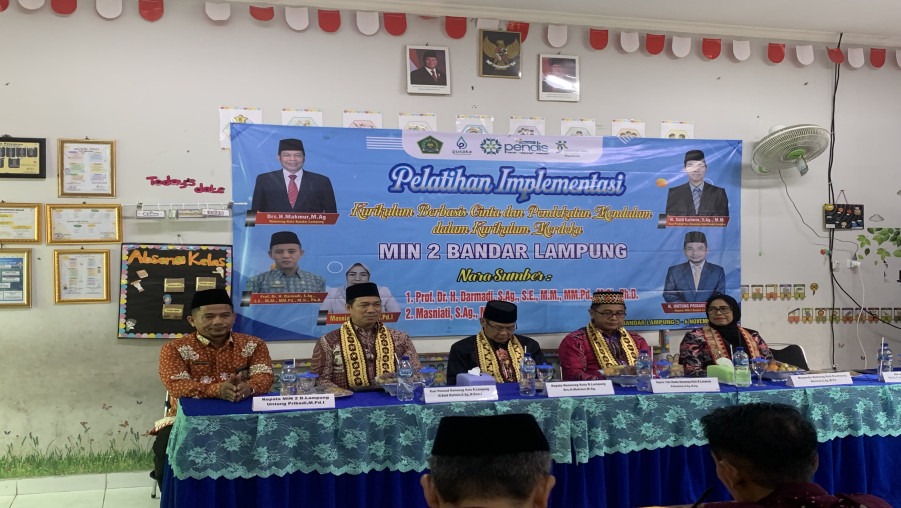 KEPEMIMPINAN Visi Kemenag: Prof. Darmadi 'Suntik' Kurikulum Cinta & Deep Learning, Guru MIN 2 Bandar Lampung Siap 'Lompat Jauh' Mutu Pendidikan!
