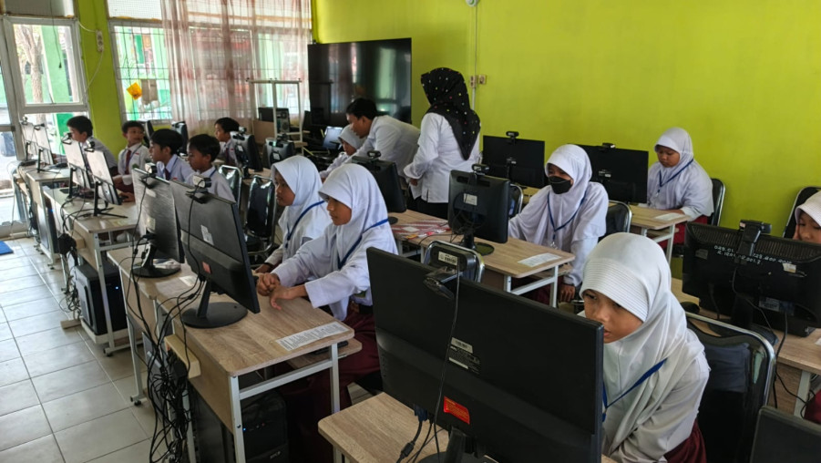 Latihan Serius, Hasil Gemilang! Gladi ANBK Warnai Suasana Lab Komputer MIN 2