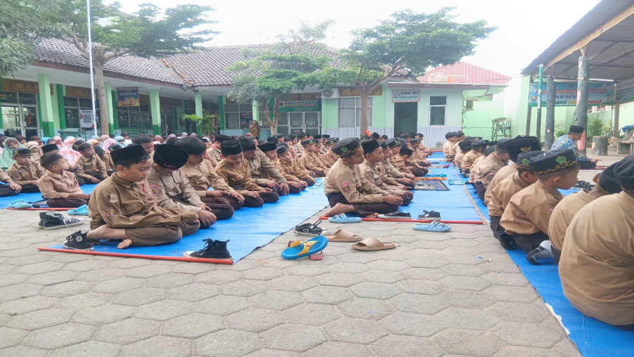 Gema Ramadhan di MIN 2 Bandar Lampung: Menjemput Berkah Melalui Tradisi Sapa Pagi dan Sholat Dhuha Berjamaah